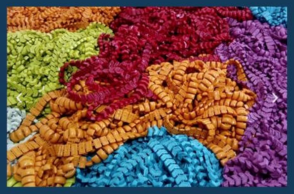 Peças com acabamentos em diferentes cores